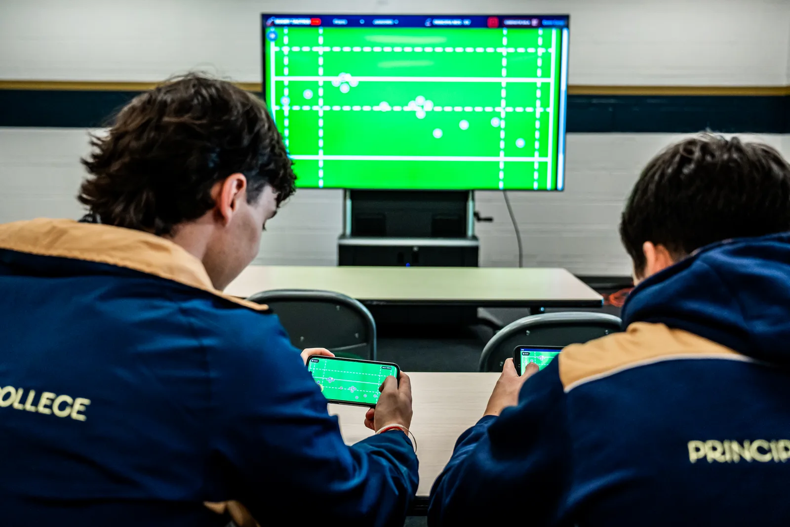 Coach running a live session with players connected on mobile